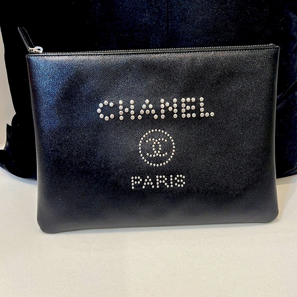 Rare Chanel stuffed pouch. - Picture 1 of 5